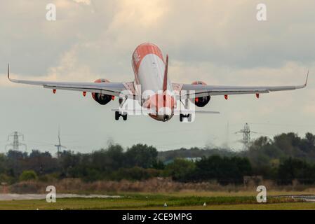 Aéroport de Londres Southend, Essex, Royaume-Uni. 31 août 2020. Le vol easyJet numéro U27435 a pris son départ de l'aéroport Southend de Londres pour Malaga en Espagne, marquant la fin d'easyJet à Southend. Une fois le vol de retour terminé tard dans la soirée, la base d'easyJet se fermera, avec la perte de nombreux emplois Banque D'Images