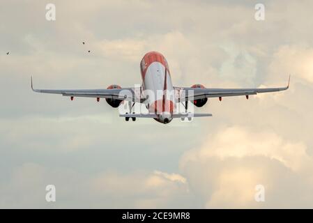 Aéroport de Londres Southend, Essex, Royaume-Uni. 31 août 2020. Le vol easyJet numéro U27435 a pris son départ de l'aéroport Southend de Londres pour Malaga en Espagne, marquant la fin d'easyJet à Southend. Une fois le vol de retour terminé tard dans la soirée, la base d'easyJet se fermera, avec la perte de nombreux emplois Banque D'Images