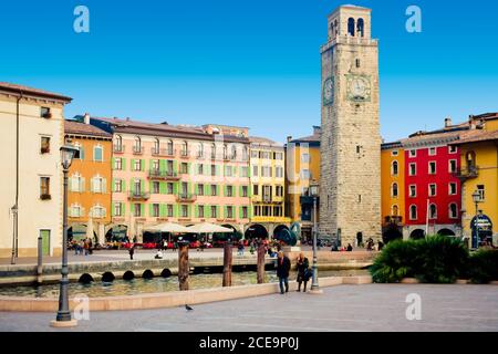 Place Riva del Garda vue panoramique du 3 novembre Banque D'Images