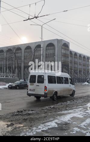 Bâtiments socialistes à la place Ala Too en hiver à Bichkek, Kirghizistan Banque D'Images