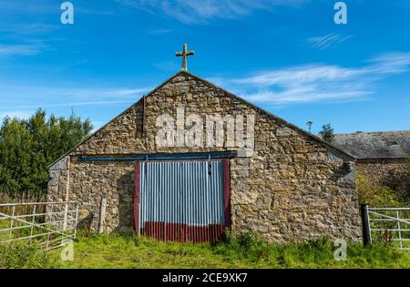 Bâtiment de ferme original et abandonné avec croix et gargouilles, Peaston, East Lothian, Écosse, Royaume-Uni Banque D'Images