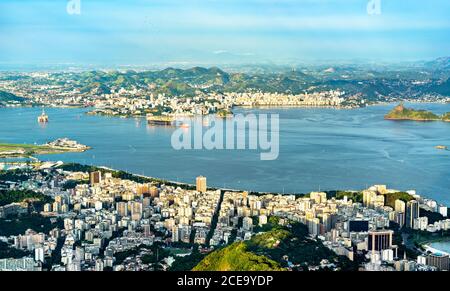 Paysage urbain de Rio de Janeiro et Niteroi au Brésil Banque D'Images