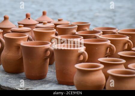 La grande poterie traditionnelle de la route de la soie.la collection faite à la main d'argile de terre cuite Pots dans la boutique de souvenirs.les pots d'argile faits par les artisans à vendre Banque D'Images