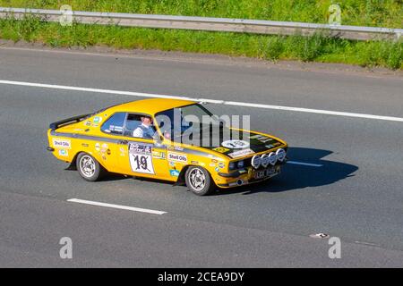 1992 70s années 70 jaune Opel Manta Motorsport No.19 1897cc voiture de course à essence avec autocollants de sport automobile; véhicules de circulation automobile, voitures conduisant des véhicules sur les routes britanniques, moteurs, conduite sur le réseau autoroutier M6. Banque D'Images