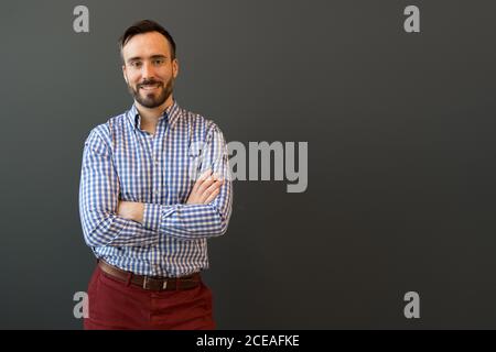 Homme élégant dans un portrait de bureau Banque D'Images