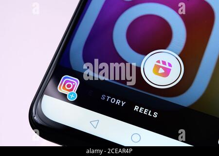 Stone / Royaume-Uni - août 31 2020 : Instagram Reels vu dans l'application Instagram sur téléphone mobile. Nouvelle fonctionnalité de Facebook visant à créer une concurrence avec TikTok. Banque D'Images