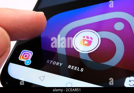 Stone / Royaume-Uni - août 31 2020 : Instagram Reels vu dans l'application Instagram sur téléphone mobile. Nouvelle fonctionnalité de Facebook visant à créer une concurrence avec TikTok. Banque D'Images