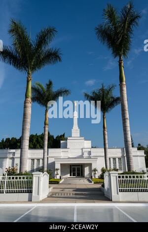 La statue guilde de l'ange Moroni au sommet du clocher du Temple Oaxaca de l'Église de Jésus-Christ des Saints des derniers jours à Oaxaca, au Mexique. Banque D'Images