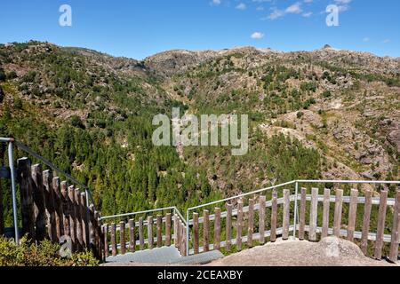 Gerês, Portugal - 30 août 2020 : vue sur les montagnes Parc national de Peneda-Geres, Gerês, Portugal Banque D'Images