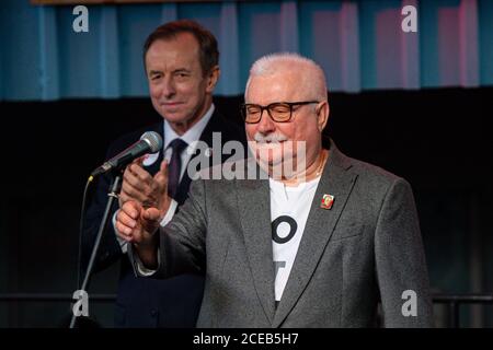 L'ancien président polonais Lech Walesa s'adresse à la foule lors de l'anniversaire des accords d'aoûtLes accords d'aout ont été un début symbolique du syndicat de solidarité. Ils ont mis fin à la vague de grèves des travailleurs en 1980 et ont contribué au rôle croissant de Lech Walesa et à la chute du communisme en Pologne en 1989. Banque D'Images