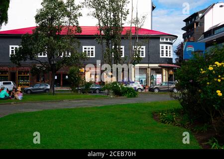 Puerto Varas, Chili. 13 février 2020. Vue sur la place principale (Plaza de Armas) Banque D'Images