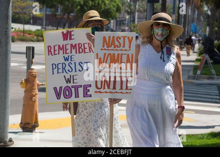 Long Beach, CA, USA - long Beach suffrage 100 Silent Sentinels célébration du centenaire à l'occasion de la Journée de l'égalité des femmes, le 26 août 2020, célébrant le 100e anniversaire Banque D'Images