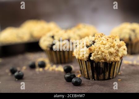 Muffins aux myrtilles avec garniture de streusel Banque D'Images