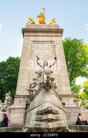 New York City/USA - 25 mai 2019 le monument USS Maine à la porte des marchands, à l'angle sud-ouest de Central Park à New York. Banque D'Images