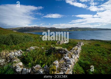 Canton abandonné de Boreraig dans l'île de Skye sur la rive nord du Loch Eishort de la côte ouest du continent écossais. Banque D'Images