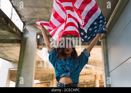 Jeune femme drapeau de l'Amérique Banque D'Images