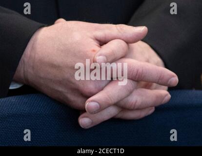 Hessen, Allemagne. 01 septembre 2020, Hessen, Francfort-sur-le-main: Le principal défendeur Stephan Ernst attend avec les mains pliées le début des négociations. Il aurait tiré sur sa terrasse, il y a un an, le président du district de North Hesse, Luebcke, parce que le politicien de la CDU avait défendu les réfugiés. Photo: Boris Roessler/dpa pool/dpa Credit: dpa Picture Alliance/Alay Live News Banque D'Images