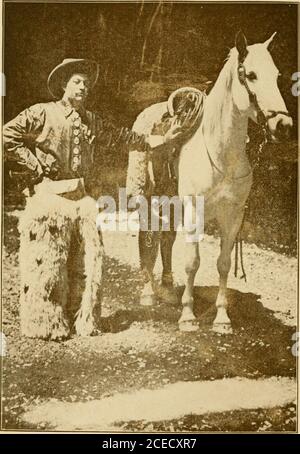 . Des vies palpitantes de Buffalo Bill, Col. Wm. F. Cody, dernier des grands scouts et Pawnee Bill, le major Gordon W. Lillie (Pawnee Bill) chef blanc des Pawnees. [80]. UN COW-BOY TYPIQUE ET SON CHARGEUR. CHAPITRE VIII La bataille de Summit Springs. Banque D'Images