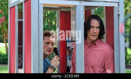 Bill & Ted face the Music (2020) réalisé par Dean Parisot et mettant en vedette Keanu Reeves et Alex Winter. Les Wyld Ballyns reviennent en âge moyen pour accomplir leur destinée. Banque D'Images