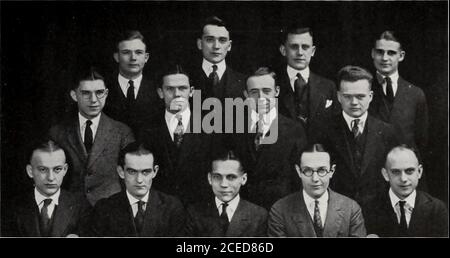 . Débris purdus. ?&gt;^-&lt; page trois cent soixante y A =4ZE H- :^. Sanford Steincbach Hagstrom OBannon C. Thoma^ F. Thomas Brown Castell Albershardt Cushman Pliimnier McMahon Gramclspacher Sigma Delta Chi fondé à DePauw Universitv, 1912 UL & lt; -1c À •4I m H. F. Foret. F. Moran PURDUE CHAPITRE créé à Purdue, 1913 CHAPITRE ROULEAU membres de la Faculté Stanley Coulter T. R. JohnstonG. I. Christie va h 1921 classe E. E. PlummerC. G. CushmanC. Y. ThomasW. E. McDougleP. T. BrownC. U. GramclspacherR. A. McMahon Banque D'Images