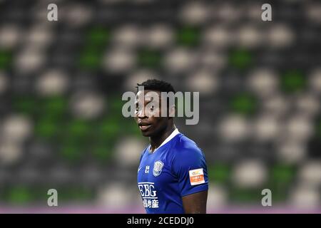 Oscar Maritu, joueur de football congolais, ou Oscar of Shijiazhuang, F.C. toujours brillant, célèbre après avoir remporté un but lors du huitième tour du match de la Super League chinoise (CSL) 2020 contre Hebei China Fortune F.C., ville de Suzhou, province de Jiangsu en Chine orientale, 31 août 2020. Shijiazhuang F.C. toujours brillant a battu Hebei China Fortune F.C. avec 3-1. Banque D'Images