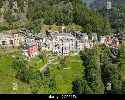 Le village de Fusio sur la vallée de Maggia en italien Partie de la Suisse Banque D'Images