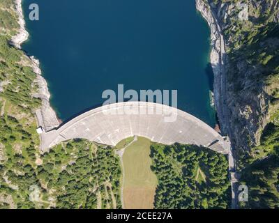 Le barrage de Sambuco dans la vallée de Maggia sur la Suisse alpes Banque D'Images