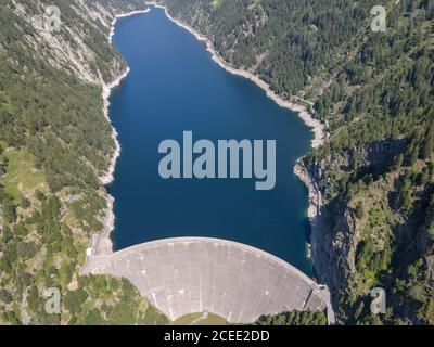 Le barrage de Sambuco dans la vallée de Maggia sur la Suisse alpes Banque D'Images