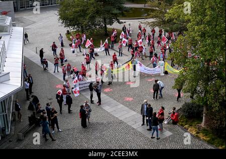 Potsdam, Allemagne. 1er septembre 2020. Les manifestants sont en marge de la ronde de négociations salariales de la fonction publique de 2020 au niveau fédéral et local. Credit: Britta Pedersen/dpa-Zentralbild/dpa/Alay Live News Banque D'Images