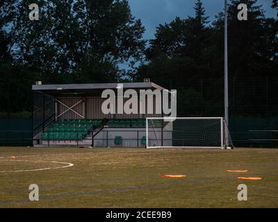 North Lanarkshire, Écosse, Royaume-Uni. 27 août 2020 : une séance de formation de nuit au parc Alliance de Motherwell. Banque D'Images