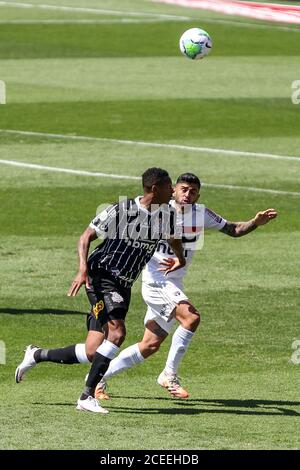 JO et Lizieiro lors d'un match entre São Paulo vs Corinthiens, un match valable pour le championnat brésilien 2020, au stade Murumbi, dans le sud de la capitale de São Paulo. (Photo de Thiago Bernardes/Pacific Press) Banque D'Images