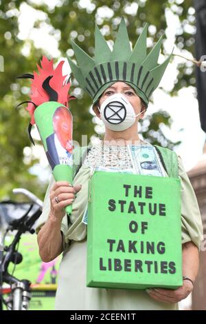 Un manifestant de la rébellion en voie d'extinction sur la place du Parlement, Westminster, Londres. Banque D'Images