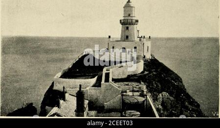 . Un guide illustré et descriptif de Dublin et des circuits de Wicklow ... Dublin... R. Welch,] [Belfast. LE PHARE DE BDAILY, HOWTH. ^#T. . Banque D'Images