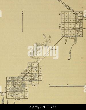 . Géologie et ressources en eau des vallées de Big Smoky, Clayton et Alkali Spring, Nevada. Le supplyis de Lida est insuffisant, car le soulèvement est plus grand et l'eau est du plus pauvre quahty. L'Alkah Springwater est forcé à travers un tuyau de 5 pouces par une pompe triplex actionnée par un moteur électrique. L'eau des unités de Neptune est soulevée par des pompes cylindriques à puits profonds jusqu'à Alkah Spring. Le 1er janvier 1913, le système de distribution des ouvrages d'eau de Goldfield comprenait 24 milles de tuyaux, 8 pouces à un demi-pouce de diamètre, 44 poteaux incendie et 492 raccords de service. La consommation totale à l'automne 1913 a été de Banque D'Images