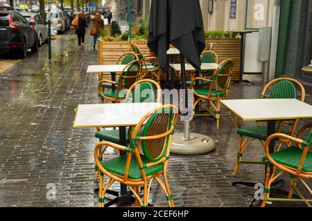 Dans le restaurant de la rue Emty jour de pluie. Bruxelles, Belgique Banque D'Images