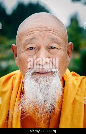 Moine bouddhiste, Lama Yeshe Losal Rinpoché, à Samye Ling Monestery tibétain, près de Lockerbie, Dumfries et Galloway, Écosse, Royaume-Uni. Banque D'Images