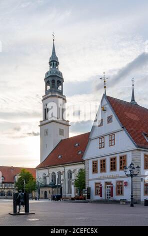 Celle, Niedersachsen / Allemagne - 3 août 2020 : vue sur l'église Saint-Marien dans le centre-ville historique de celle Banque D'Images