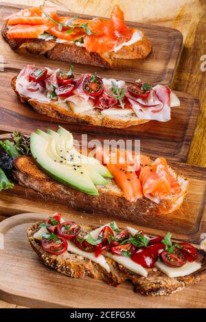 Assortiment de sandwichs nutritifs et sucrés Banque D'Images
