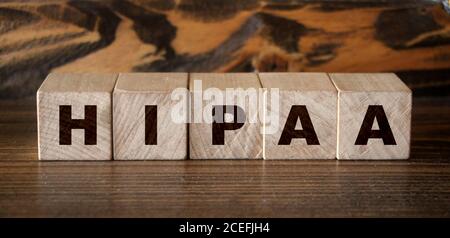 HIPAA sur les cubes de bois. Loi sur la responsabilité en matière de transférabilité de l'assurance-santé. Concept Banque D'Images
