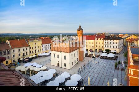 Tarnow, Pologne. Vue aérienne de la place Rynek et du bâtiment de l'hôtel de ville historique Banque D'Images