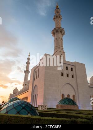 Grande mosquée Sheikh Zayed au coucher du soleil, Abu Dhabi, Émirats Arabes Unis Banque D'Images