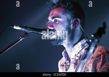 Kevin Baird, bassiste du Two Door Cinema Club Banque D'Images