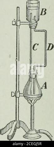 . La physique des écoles secondaires de l'Ontario. La flèche. L'eau chaude s'élève jusqu'à la plaque du réservoir et l'eau froide au niveau de la partie inférieure est chauffée. Figure 313 montre les branchements réels dans un ensemble de cuisine.le tuyau d'alimentation en eau froide G est relié à un réservoir dans le grenier ou aux tuyaux de service d'eau. L'eau chaude est aspirée par le tuyau D. 321. Chauffage à l'eau chaude. Les systèmes d'eau chaude des maisons d'habitation de chauffage aussi T, o,. T„ dépend de la convection Fig. 314.—Illus- ^ filtration des curruches pour le dis- pnnciple du chauffage construire- tributiou de la chaleur. Ings par chaud ^*^- le princip Banque D'Images