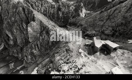 Dolomite Mountains vue aérienne depuis Marmolada, Italie. Banque D'Images