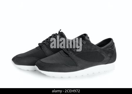 nouvelles baskets en cuir gris isolées sur fond blanc. une paire de chaussures Banque D'Images