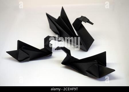 cygnes d'origami noir Banque D'Images