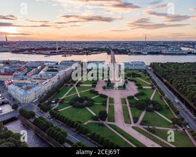 05 août 2018, SAINT-PÉTERSBOURG Russie: Belle vue de dessus du centre-ville historique de Saint-Pétersbourg et le champ de Mars, jardin d'été et la Neva Banque D'Images