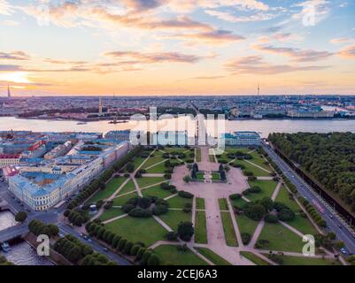 05 août 2018, SAINT-PÉTERSBOURG Russie: Belle vue de dessus du centre-ville historique de Saint-Pétersbourg et le champ de Mars, jardin d'été et la Neva Banque D'Images