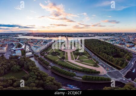 05 août 2018, SAINT-PÉTERSBOURG Russie: Belle vue de dessus du centre-ville historique de Saint-Pétersbourg et le champ de Mars, jardin d'été et la Neva Banque D'Images