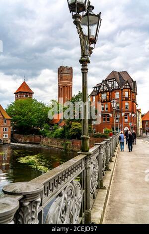 Le château d'eau, rivière Ilmenau, Ratsmühle, centre-ville, vieille ville de Lüneburg, Basse-Saxe, Allemagne Banque D'Images